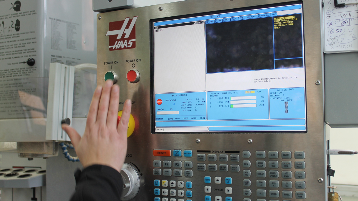 How to Compare CNC Candidates When Their Experience Comes from Different Machines
